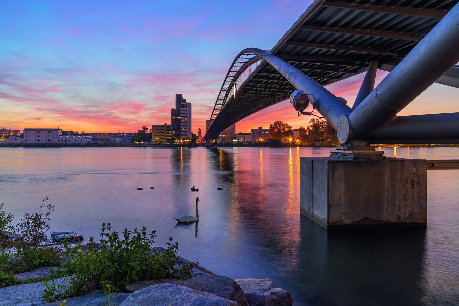 Passerelle des Trois Pays, zone frontalière de Bâle